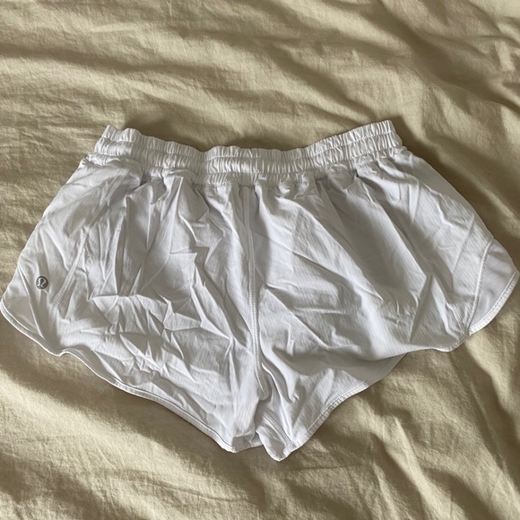 LULULEMON hotly hot shorts***white** - Picture 4 of 6